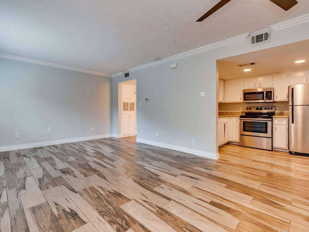 2124 Burton DR #150, Austin, TX 78741
