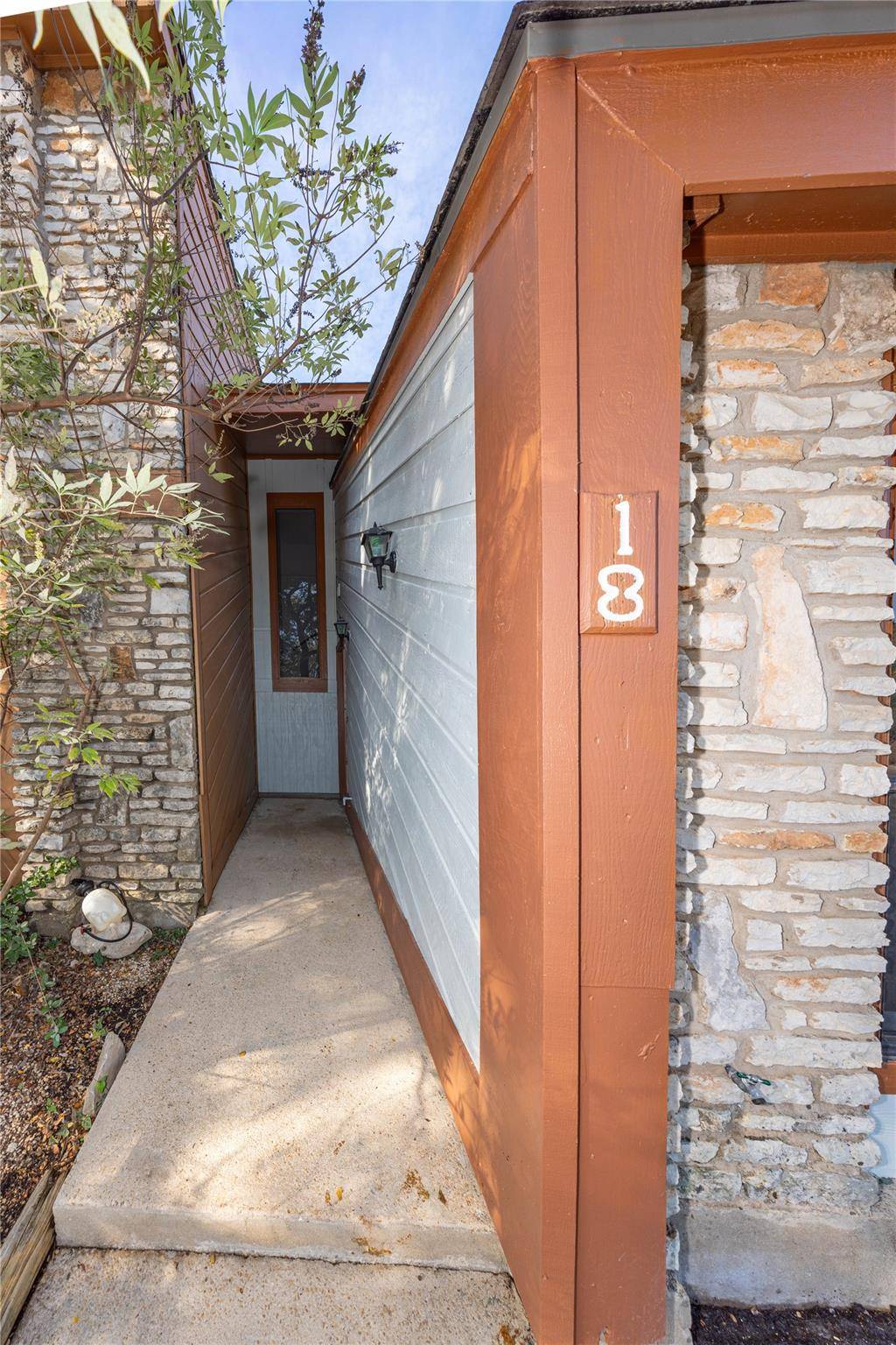 18 Cypress Fairway VLG, Wimberley, TX 78676