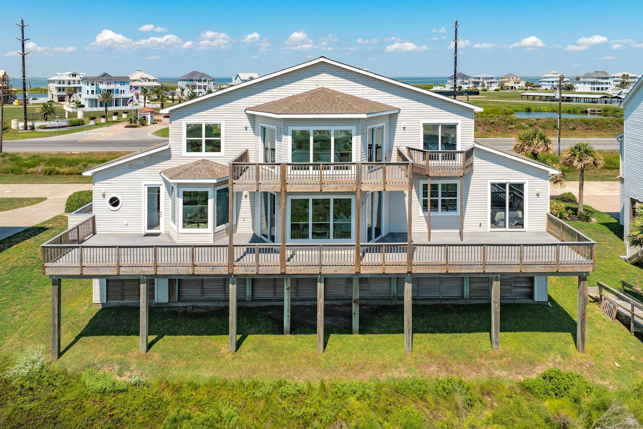 20911 W Sand Hill DR, Galveston, TX 77554