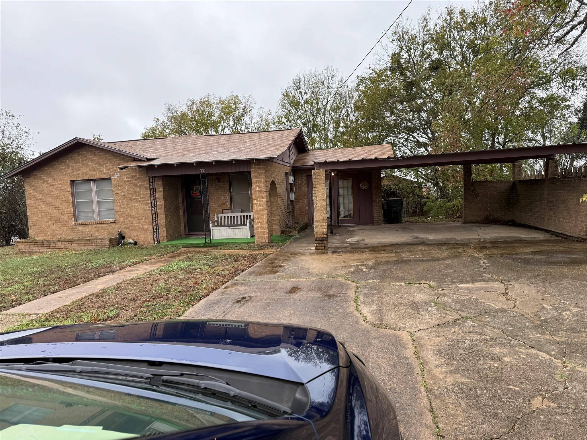 823 N Ellis ST, Giddings, TX 78942