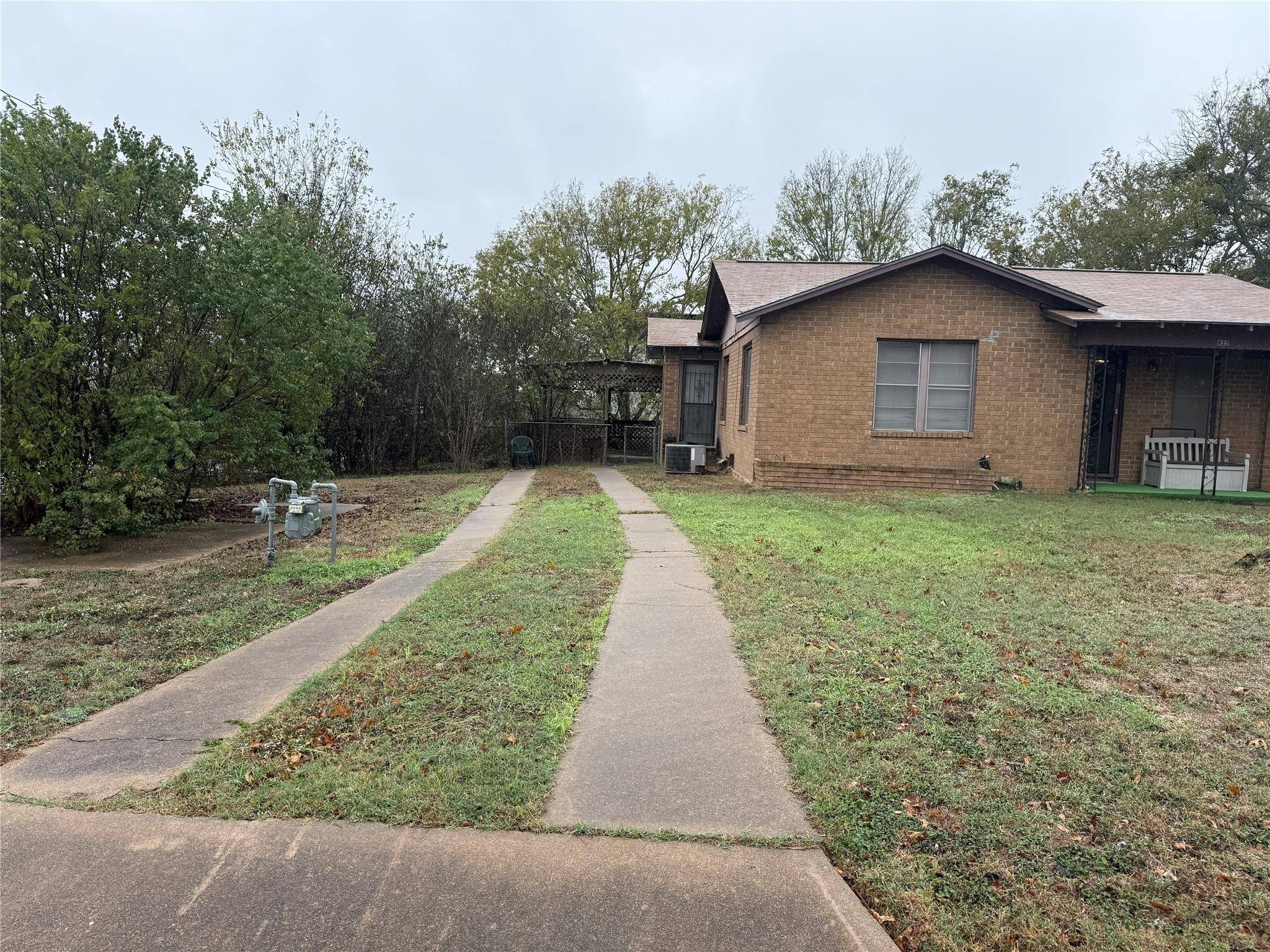 823 N Ellis ST, Giddings, TX 78942