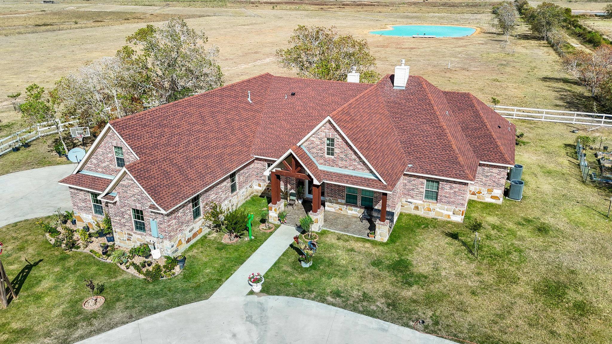 1093 Sunderman RD, Alleyton, TX 78935