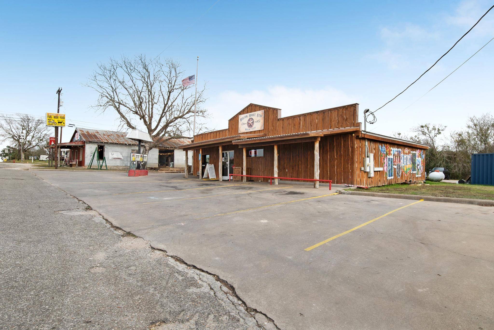 12390 FM 390 RD W, Burton, TX 77835