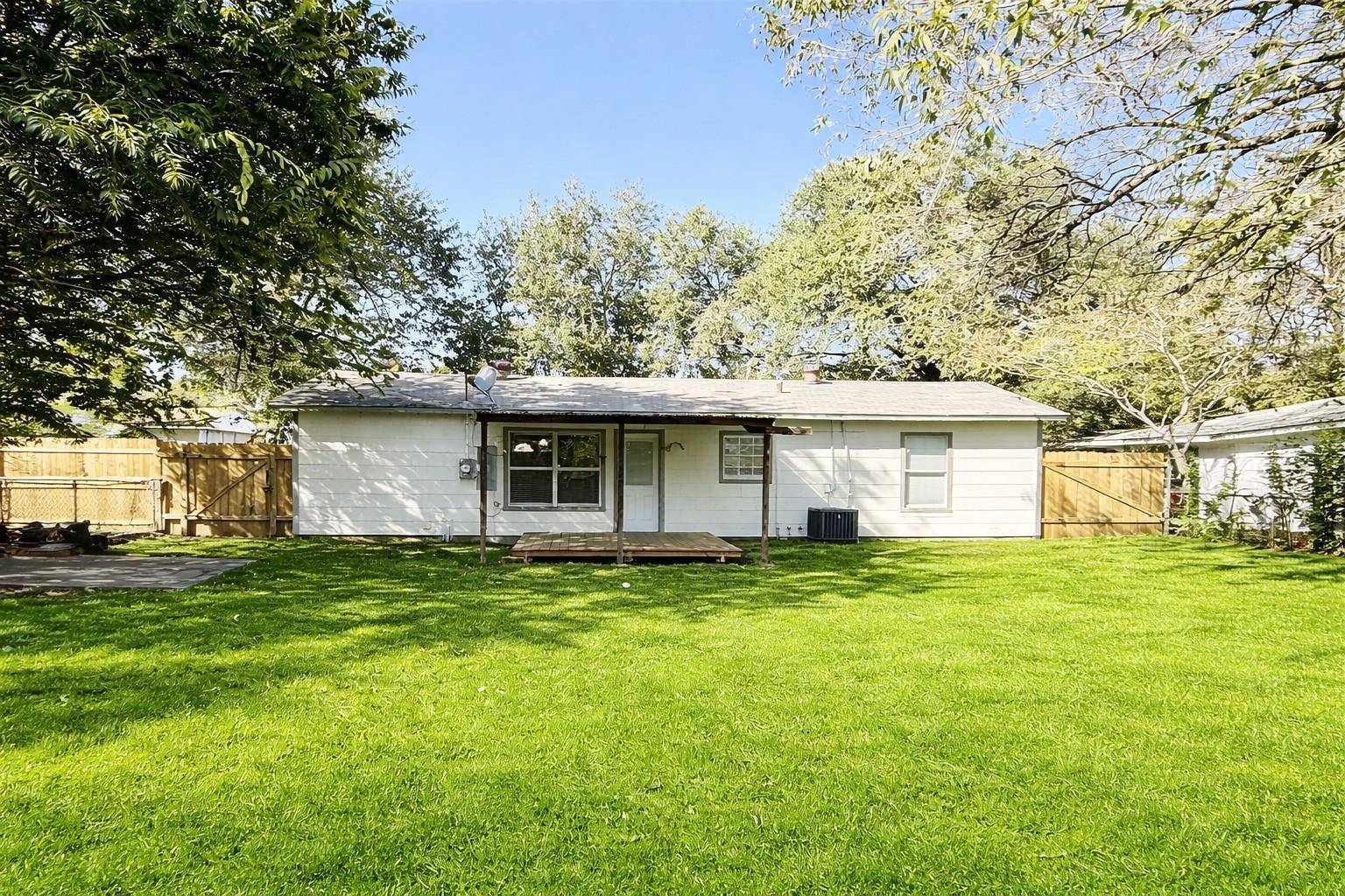 1403 Alcoa Ave, Rockdale, TX 76567
