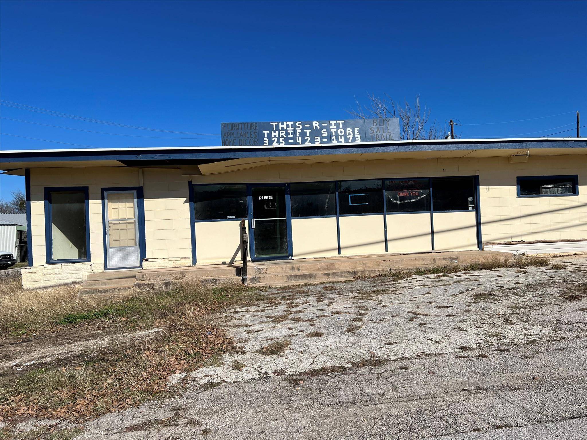 220 HWY 261, Kingsland, TX 78639