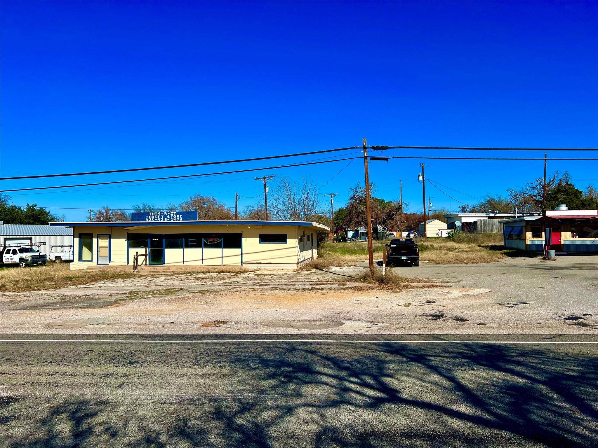 220 HWY 261, Kingsland, TX 78639