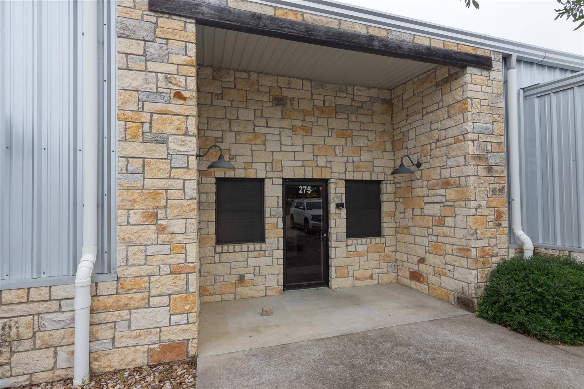 275 Frog Pond LN, Dripping Springs, TX 78620