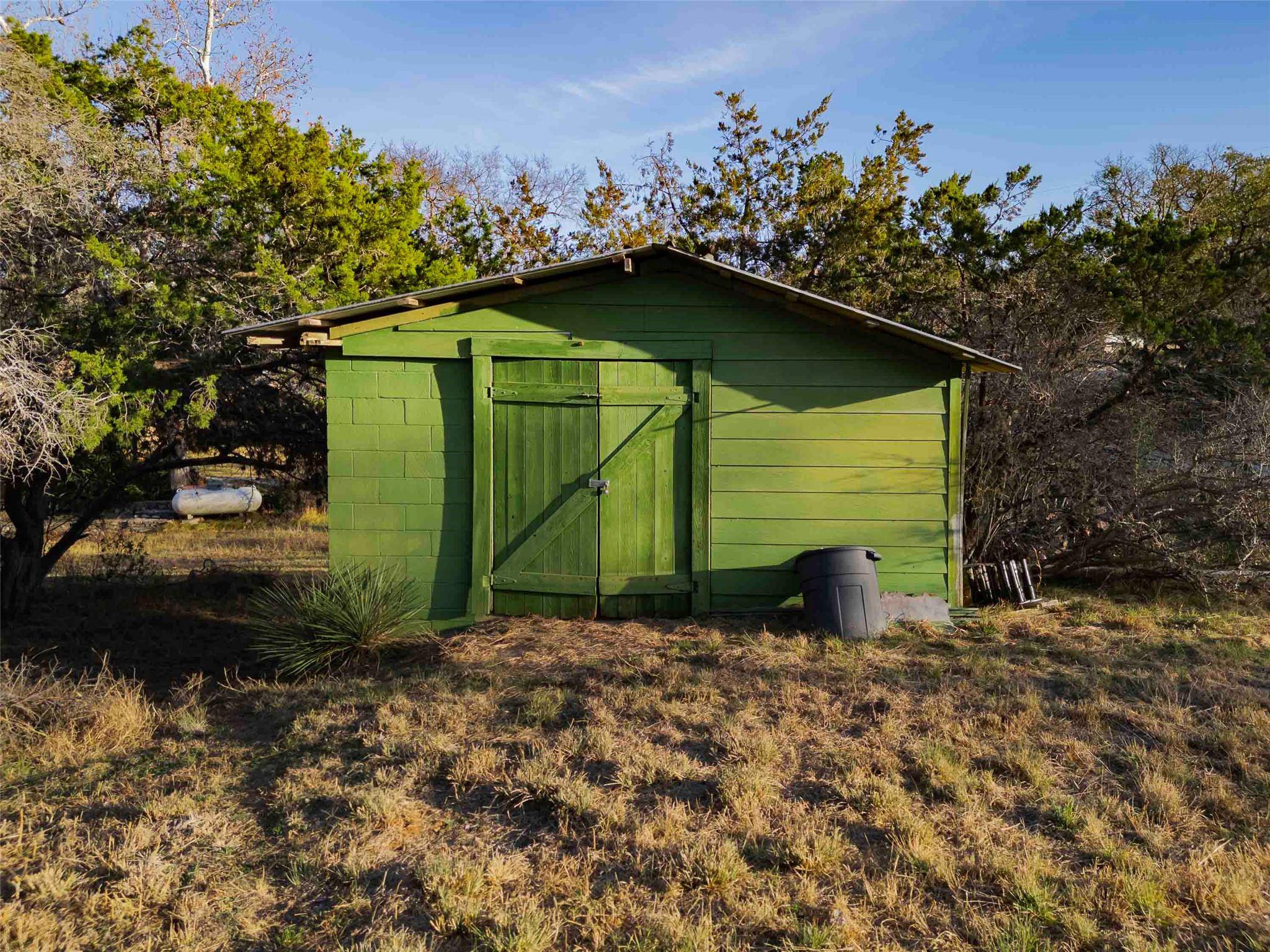 185 Roadrunner LN, Burnet, TX 78611