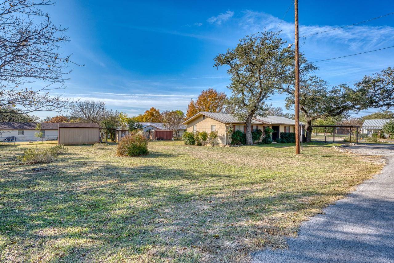 605 W Ash DR, Johnson City, TX 78636