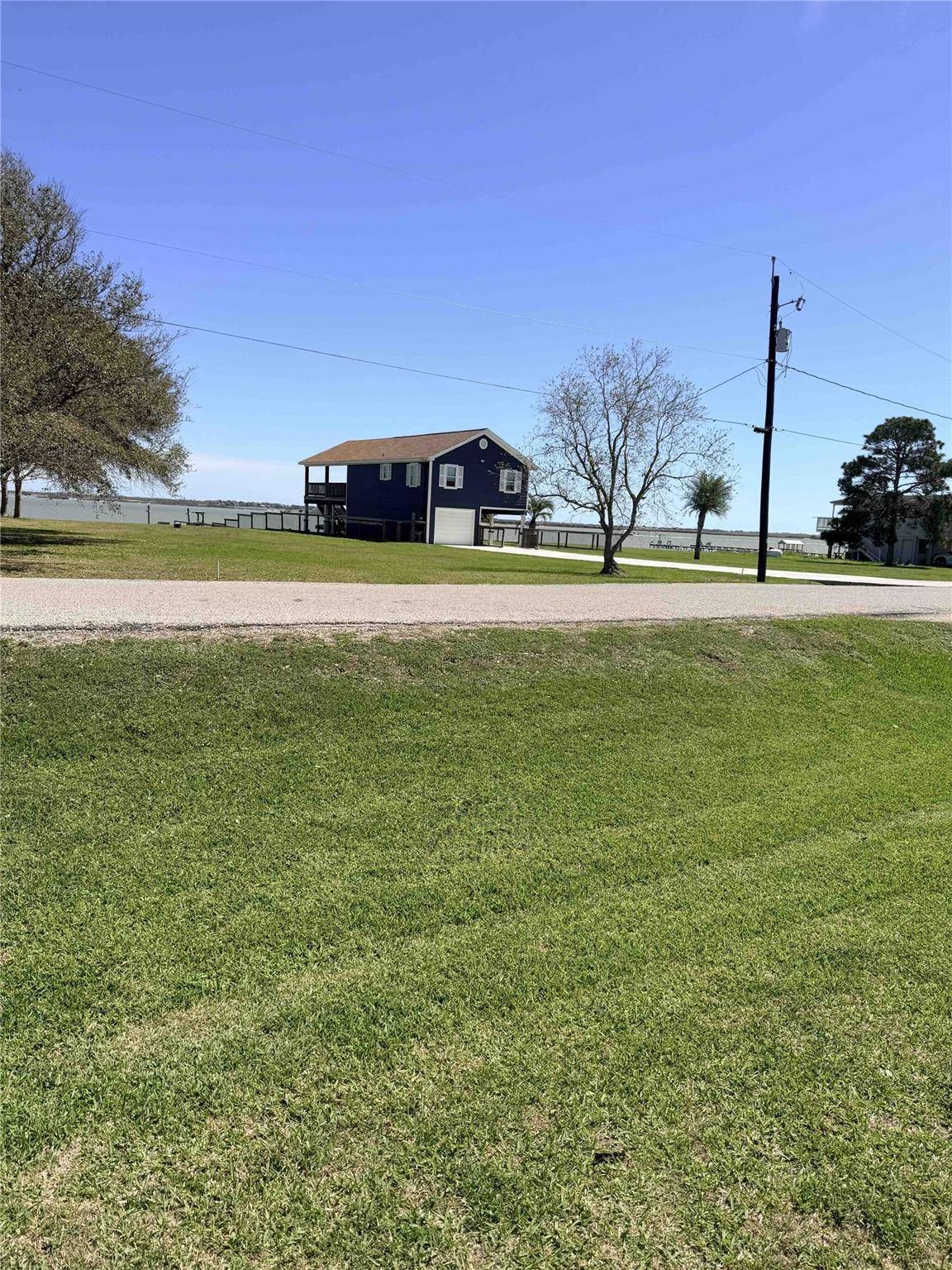 1912 Bayview DR, Palacios, TX 77465