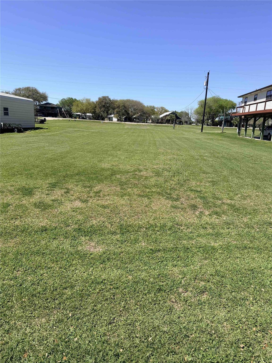1912 Bayview DR, Palacios, TX 77465