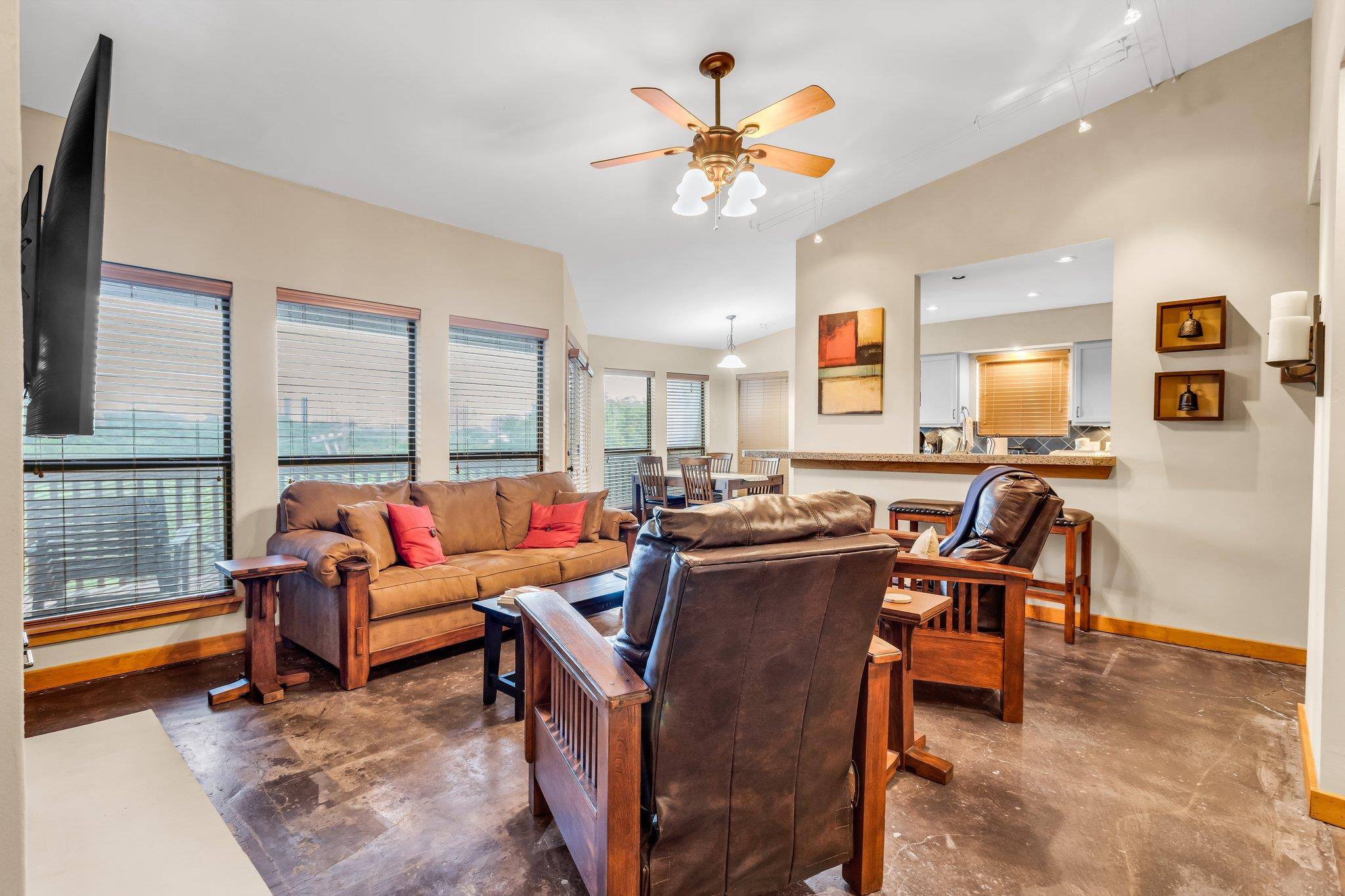 1406 Windsor RD #305, Austin, TX 78703