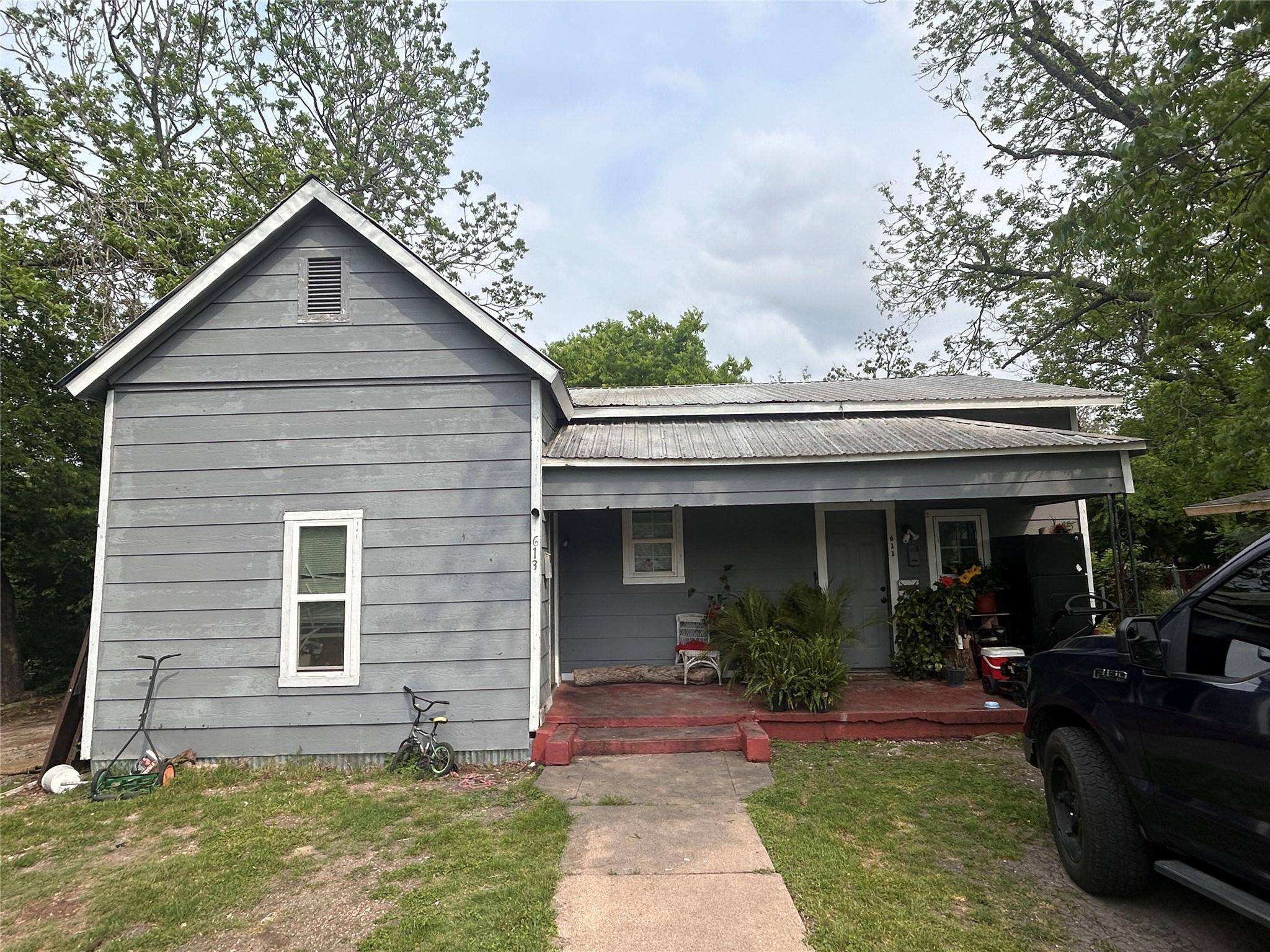 611-613 N 6th ST, Temple, TX 76501