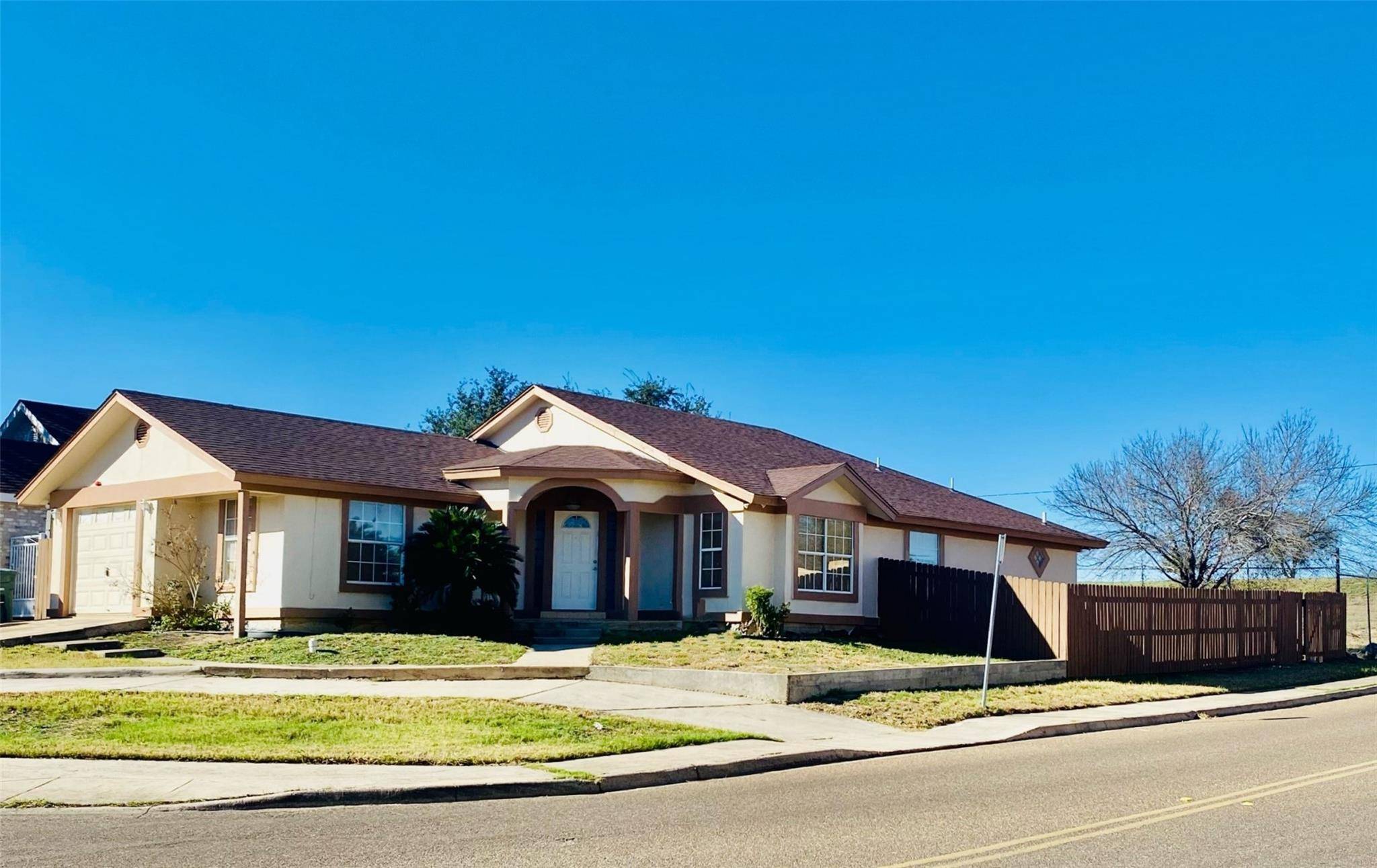 1602 Avenida Mexico Ave, Laredo, TX 78046