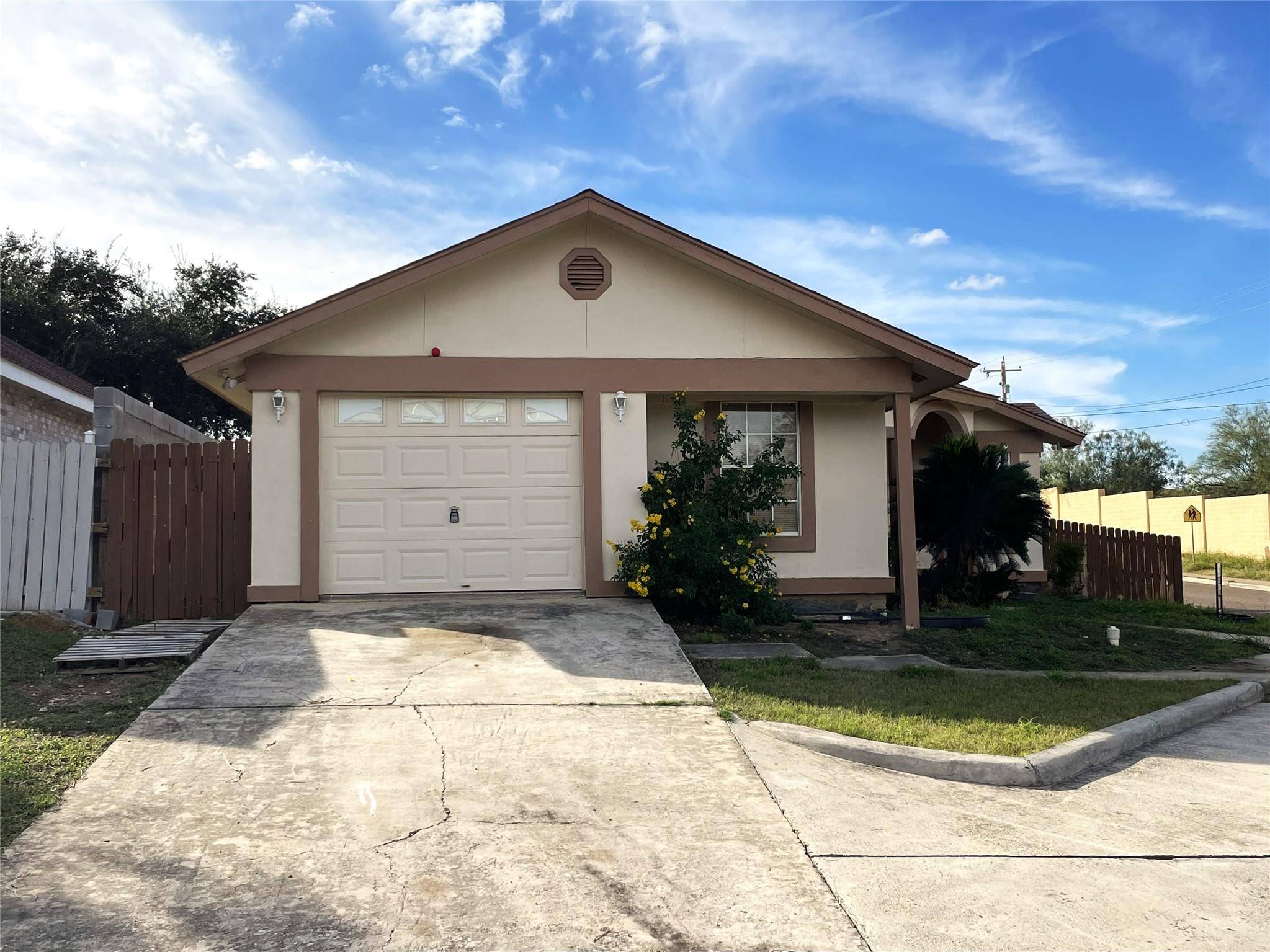 1602 Avenida Mexico Ave, Laredo, TX 78046