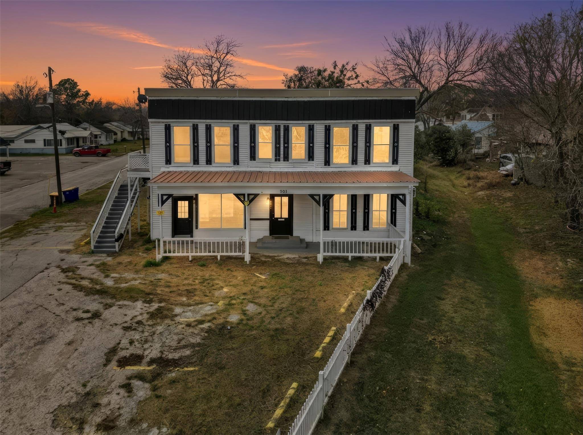 901 N Saint Joseph ST, Gonzales, TX 78629