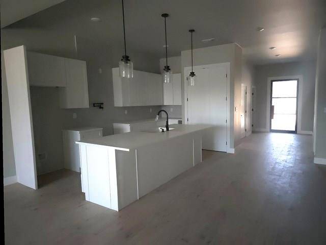 2417 Bruin DR, Spicewood, TX 78669