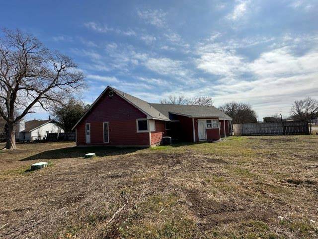 548 Spring River DR, Martindale, TX 78655