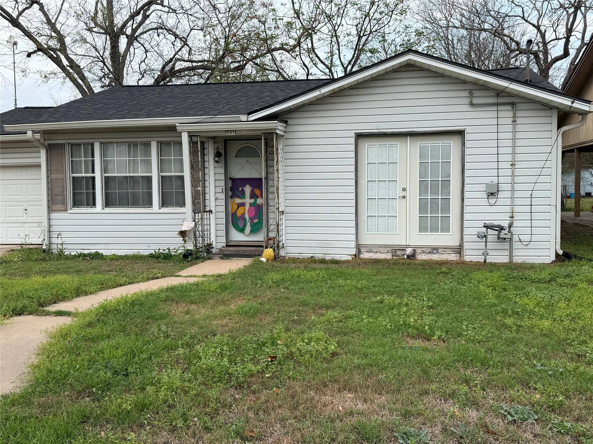 531 E Houston ST, Giddings, TX 78942