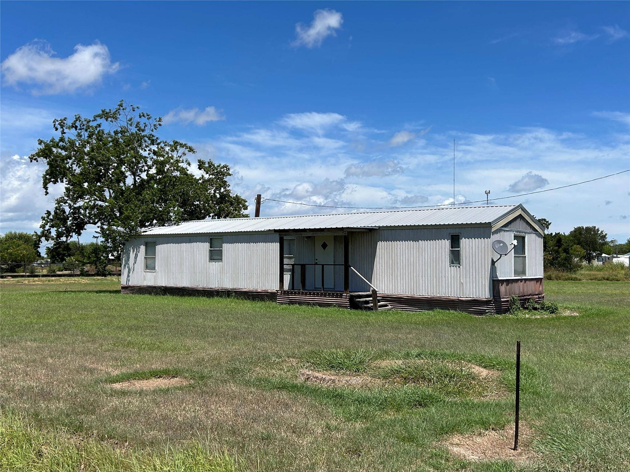 204 N 4th ST, Seadrift, TX 77983