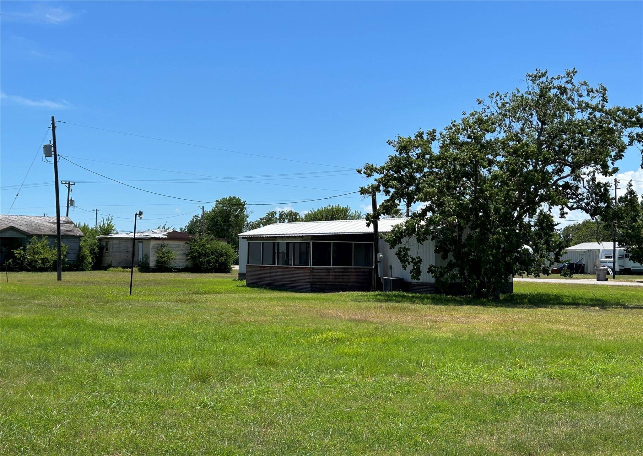 204 N 4th ST, Seadrift, TX 77983