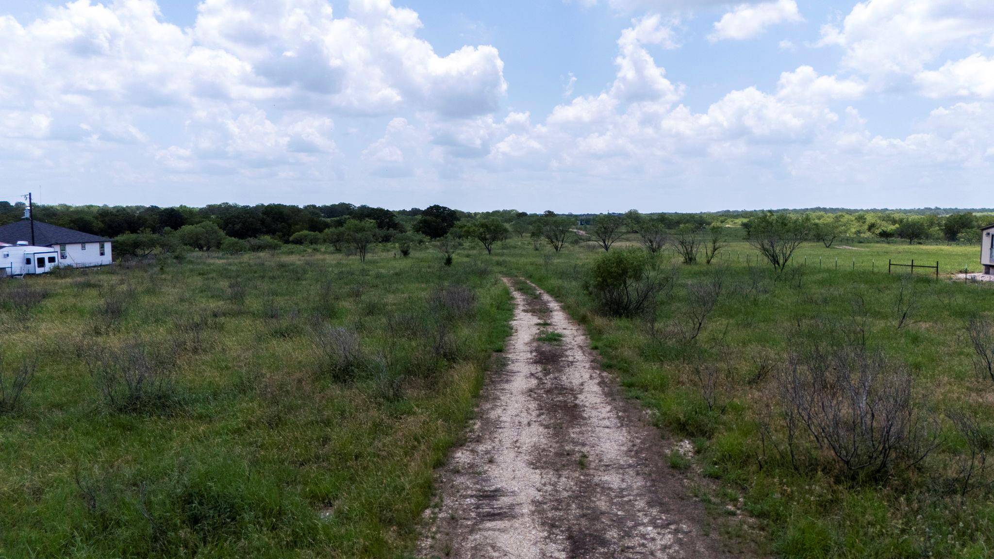 401 Turnback TRL, Dale, TX 78616