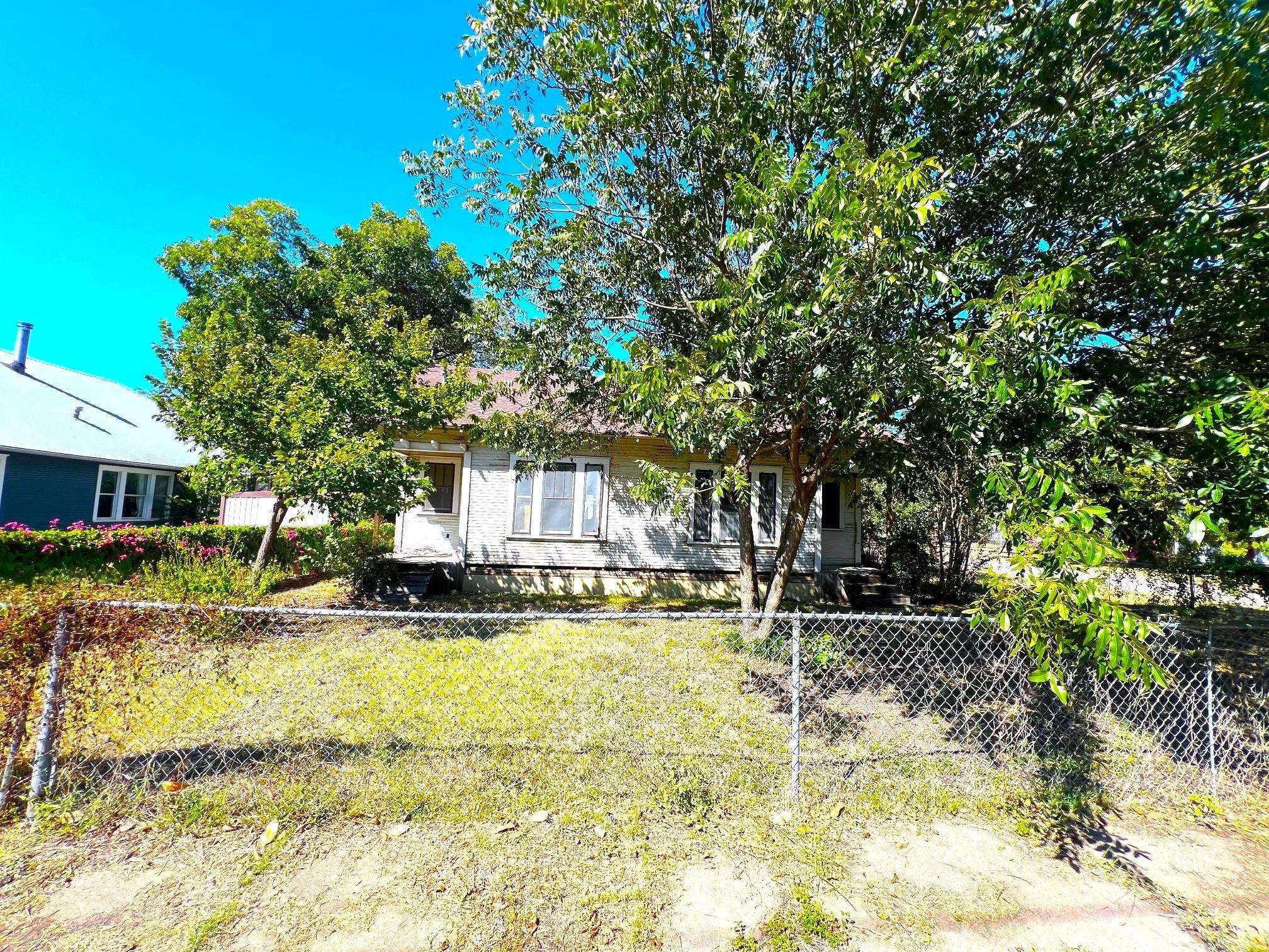 525 Washburn ST, Taylor, TX 76574