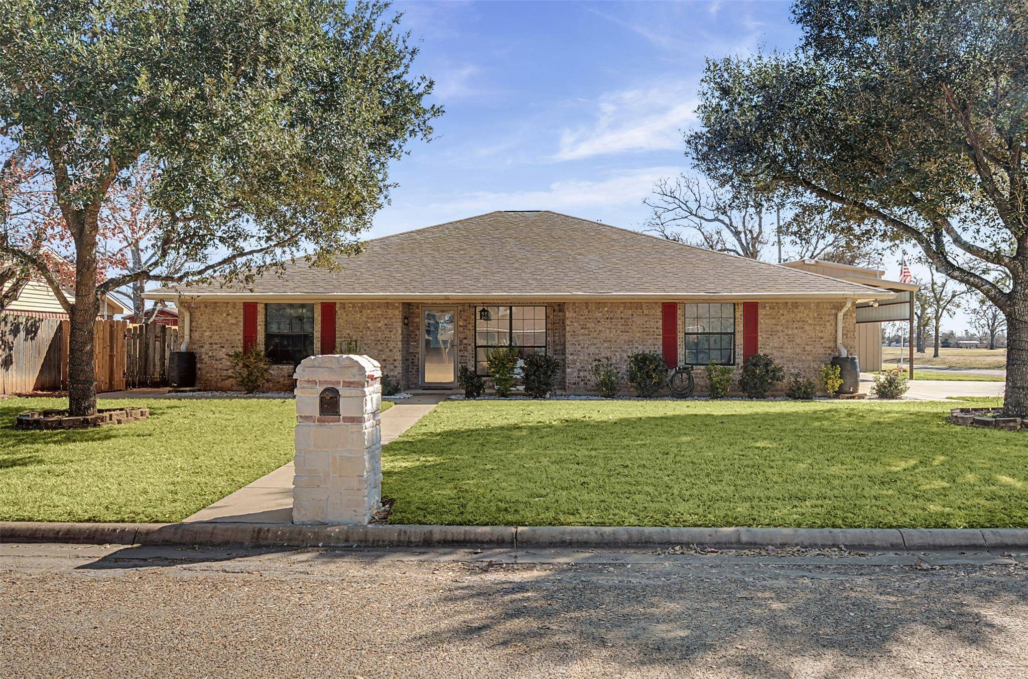 1601 Sunset CIR, Cameron, TX 76520