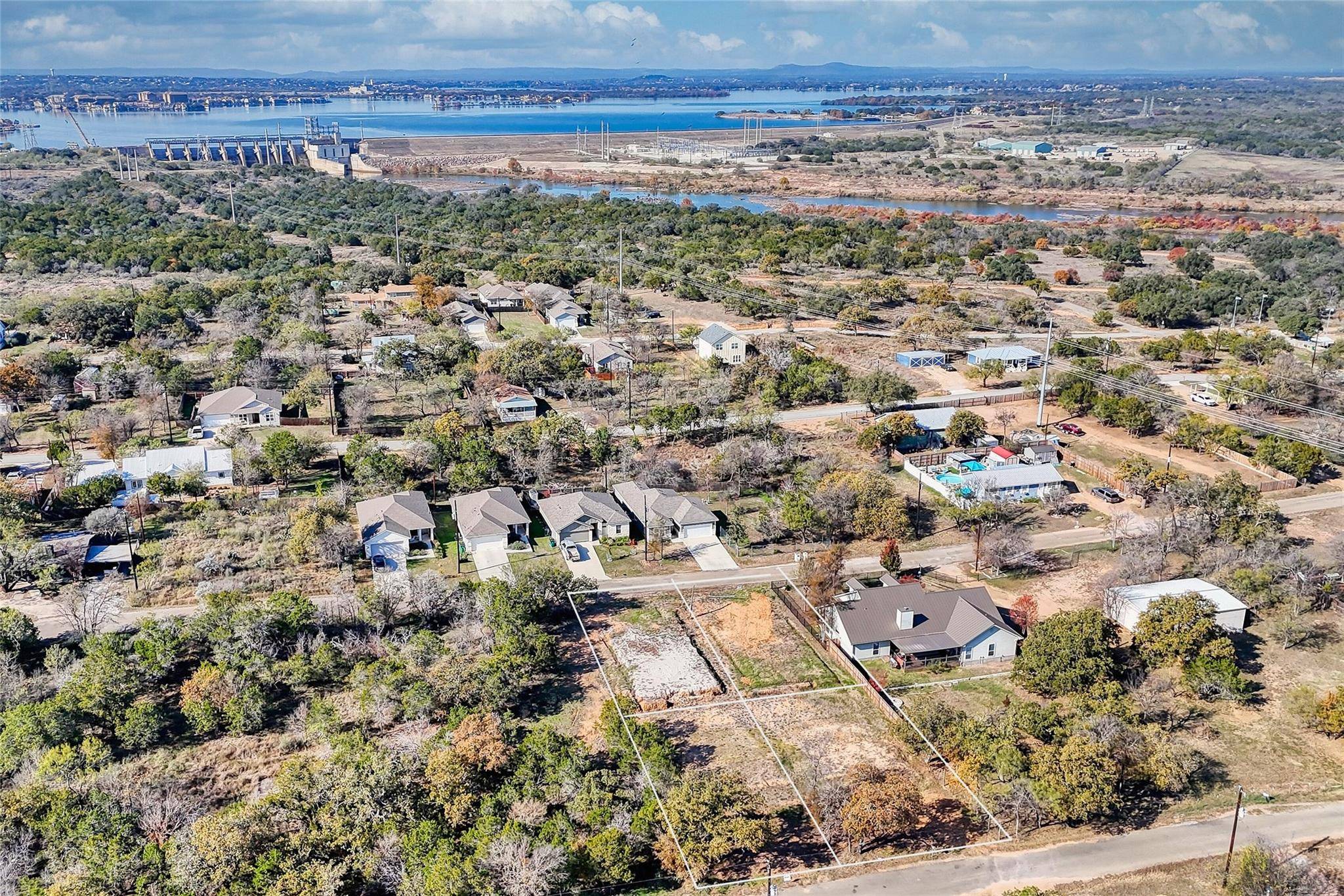 732 Aspen LN, Cottonwood Shores, TX 78657
