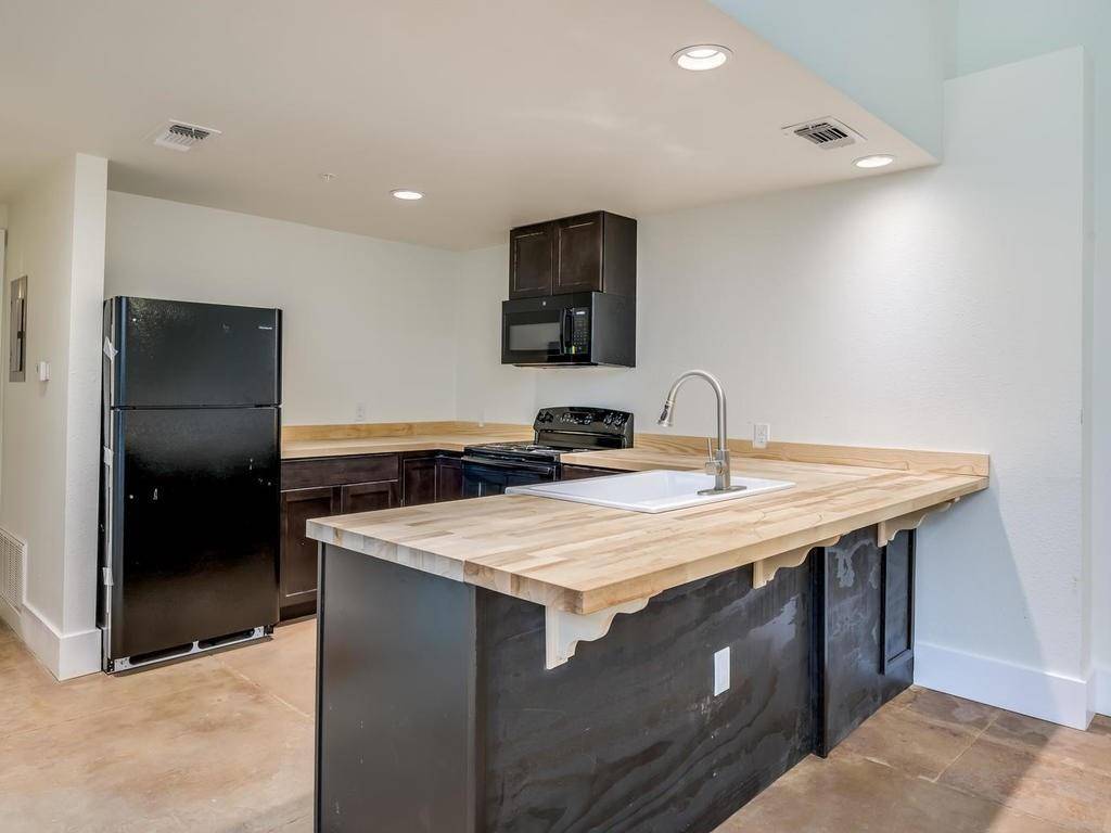 110 S Main ST #104, Elgin, TX 78621