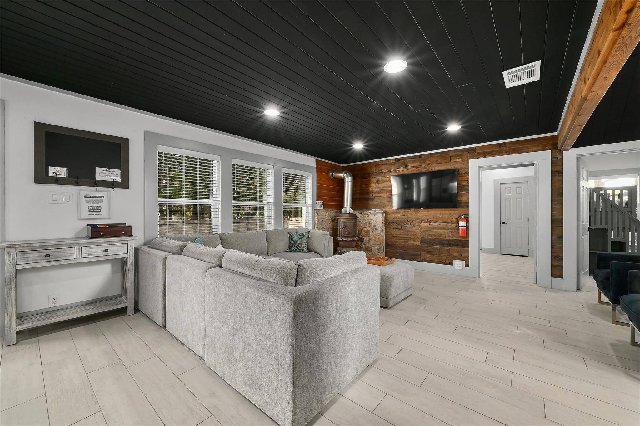 2903 Oak Ridge DR, Spicewood, TX 78669