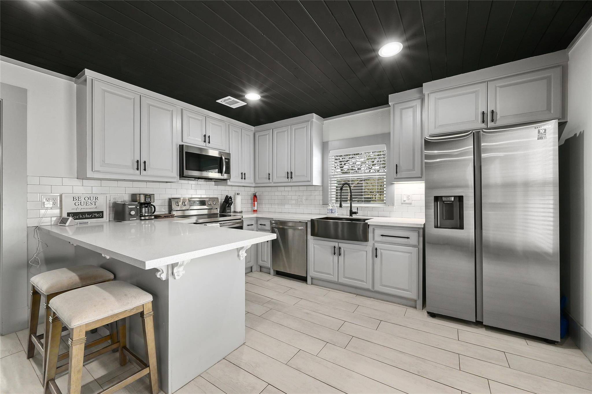 2903 Oak Ridge DR, Spicewood, TX 78669