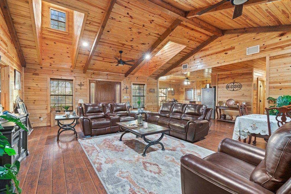 1843 Fm 969, Elgin, TX 78621