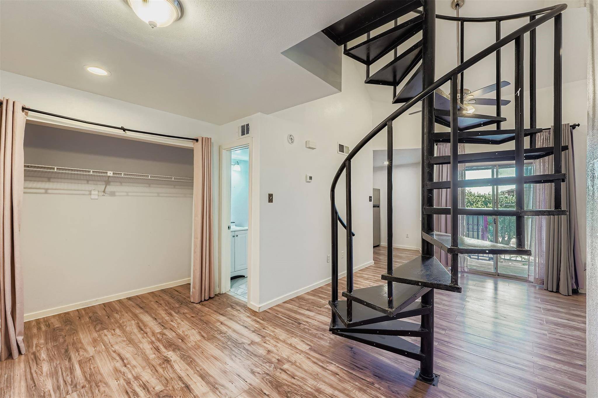 1840 Burton DR #208, Austin, TX 78741