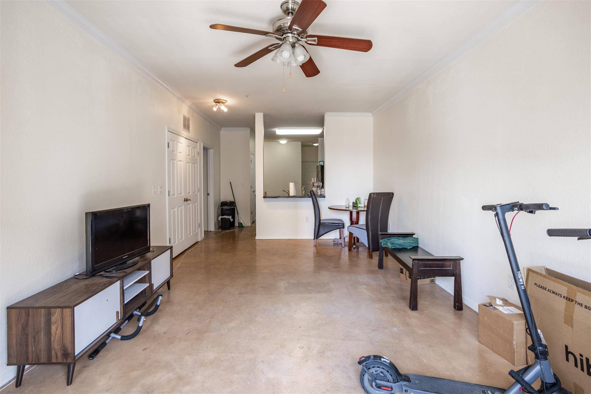 910 W 25th ST #403, Austin, TX 78705