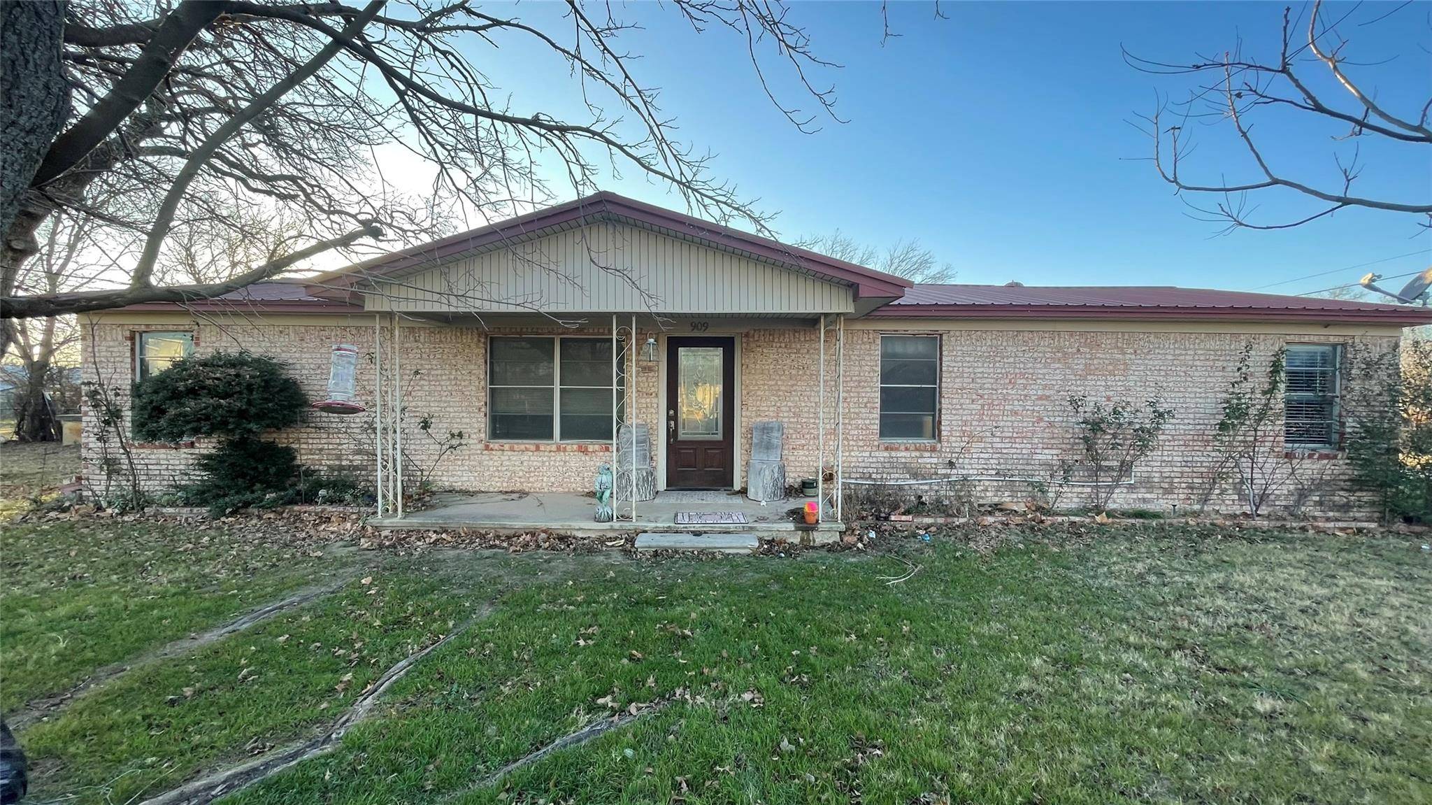 909 Fannin ST, Nocona, TX 76255