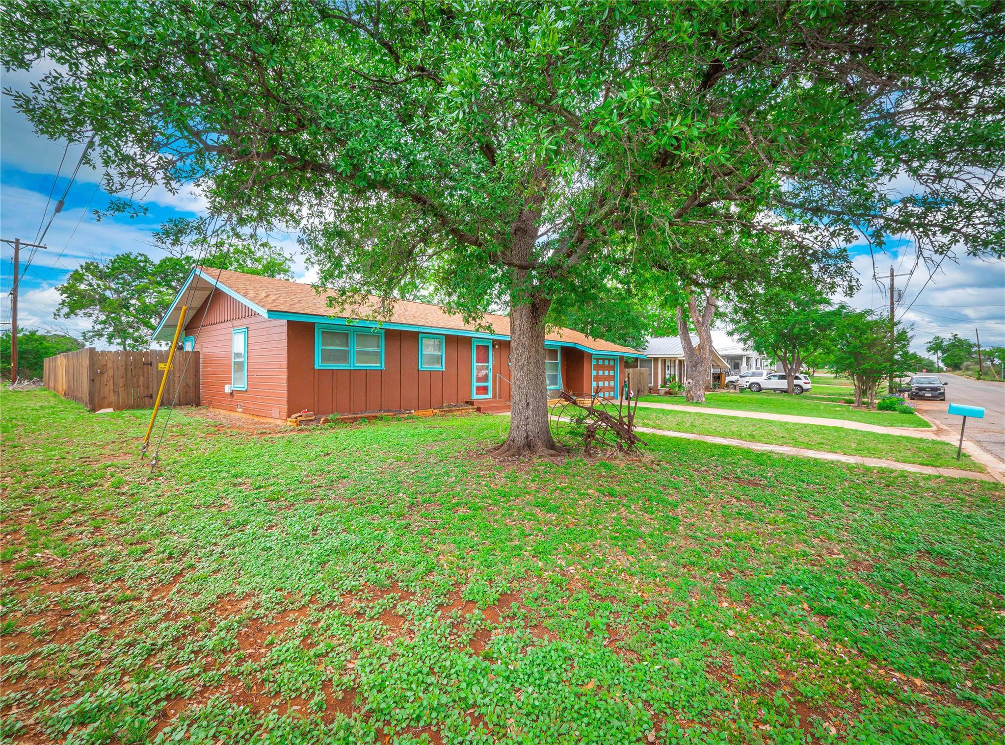 1207 Flag ST, Llano, TX 78643