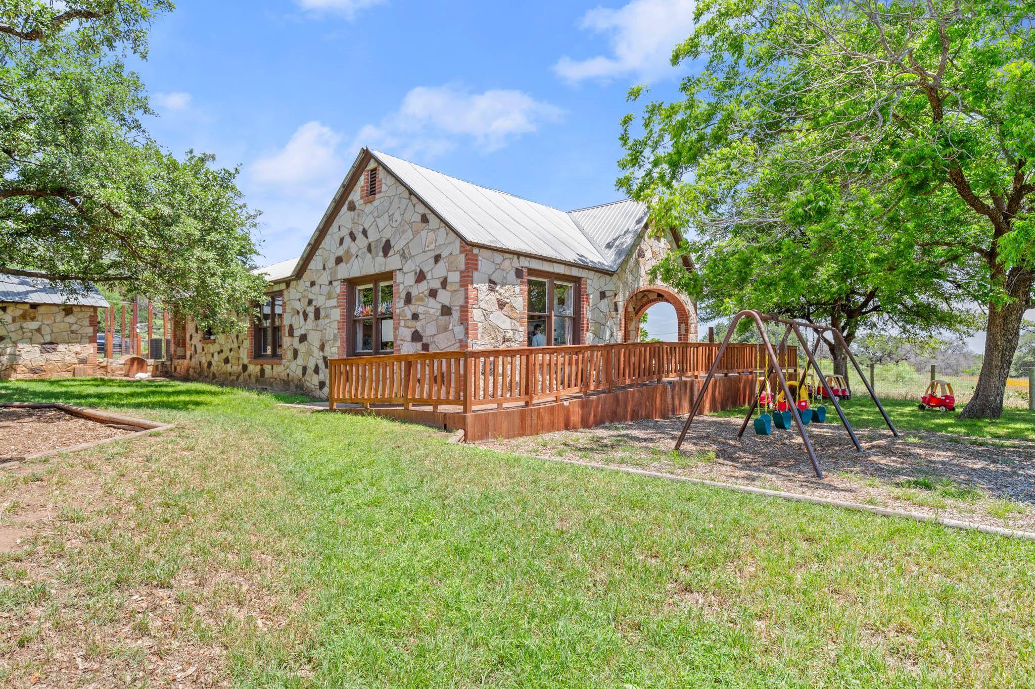 525 Pace Bend RD N, Spicewood, TX 78669