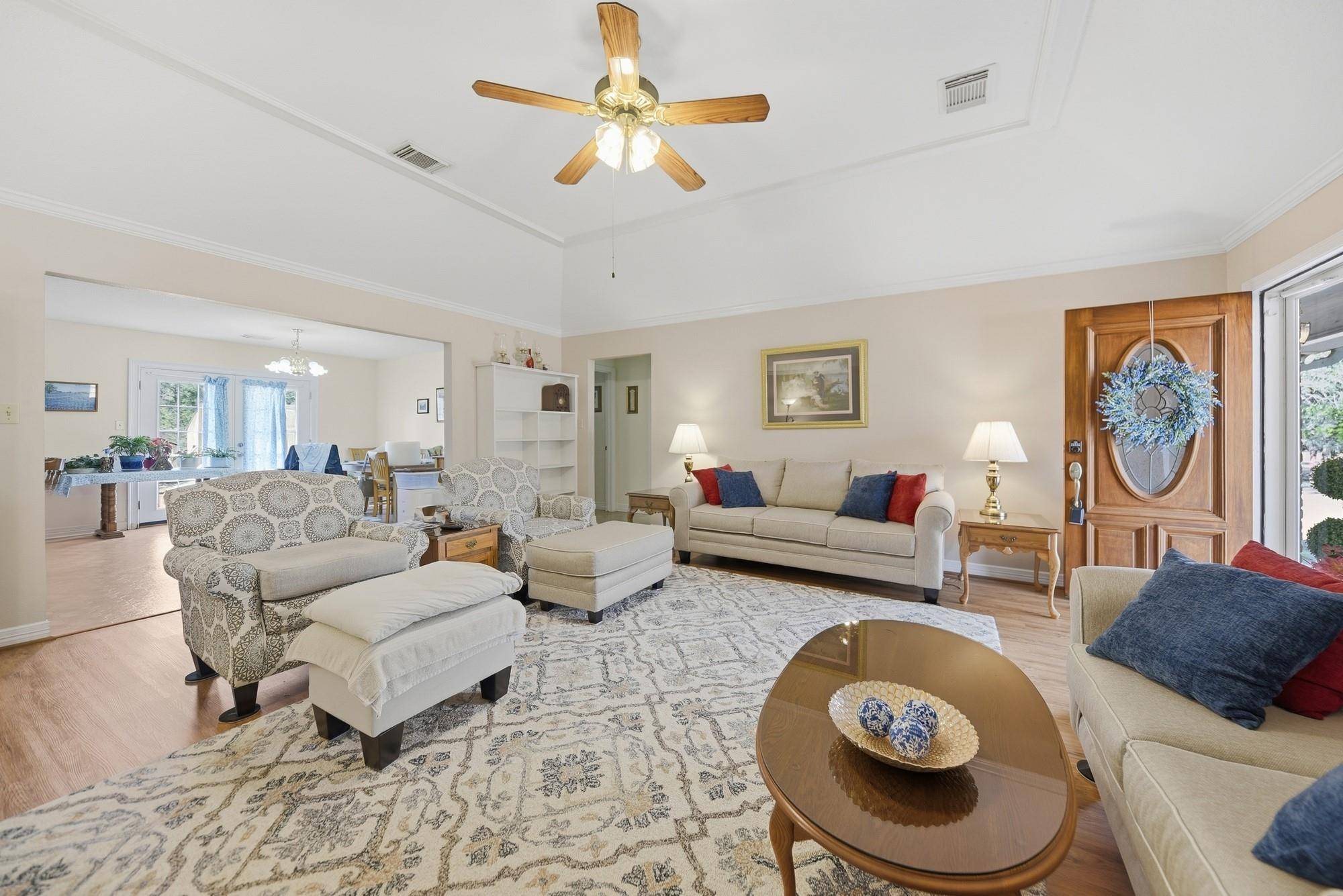319 Shady Acres LN, Brenham, TX 77833