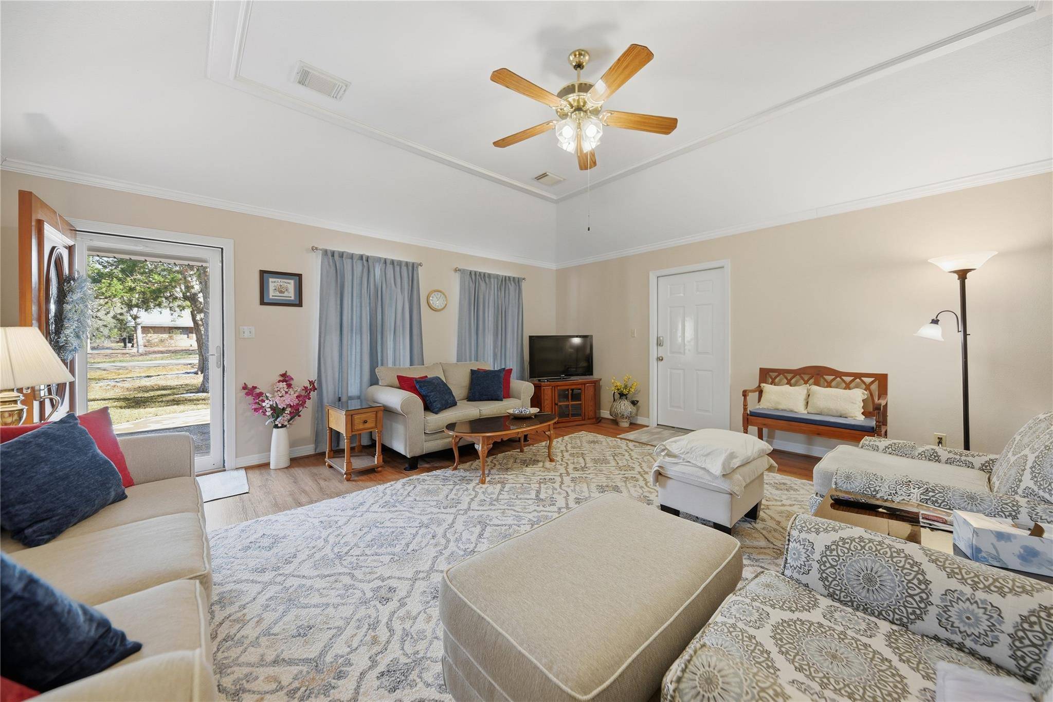 319 Shady Acres LN, Brenham, TX 77833