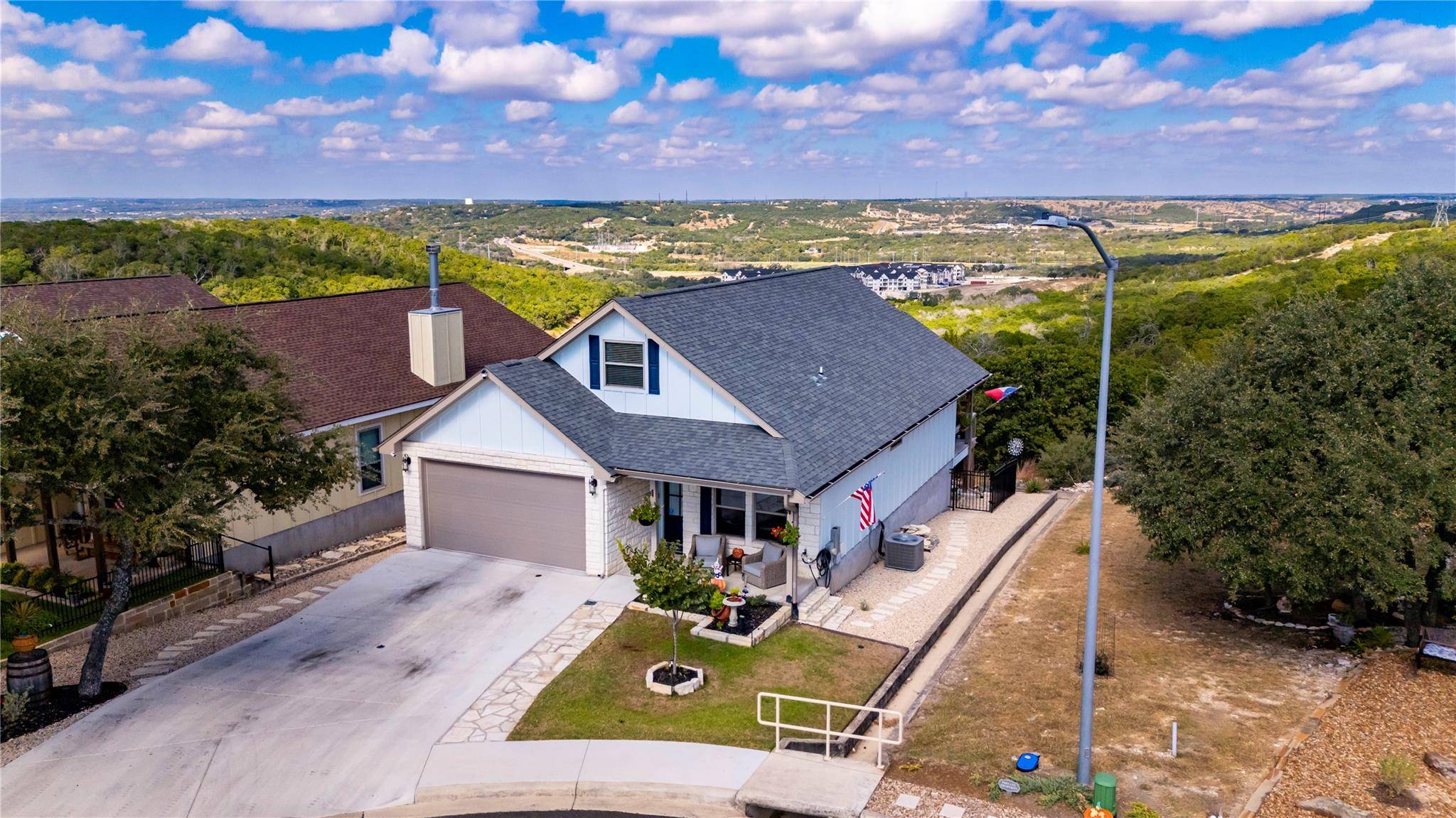 1057 Roanoke LN, Kerrville, TX 78028