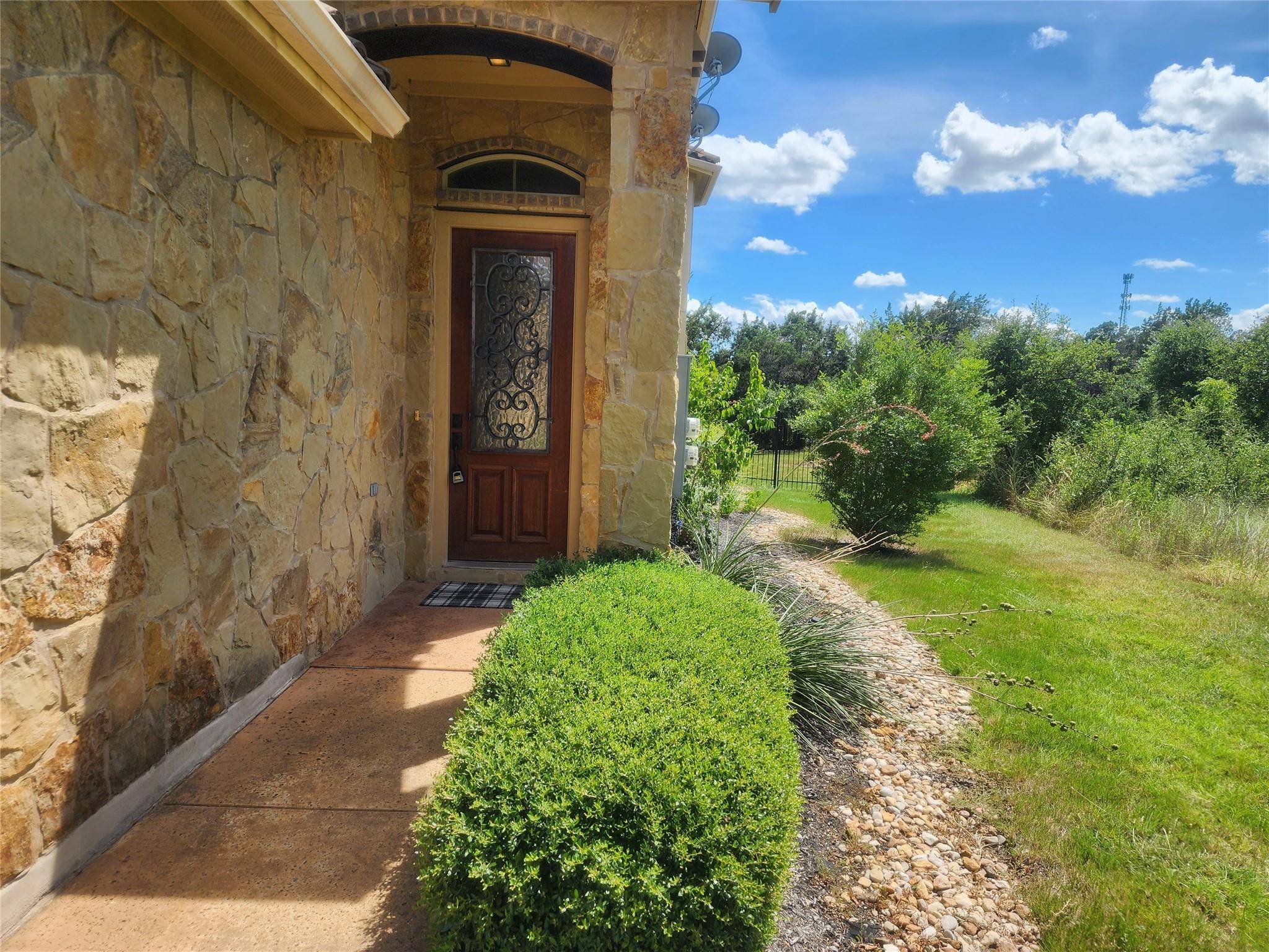 518 S Meadowlark ST #B, Lakeway, TX 78734