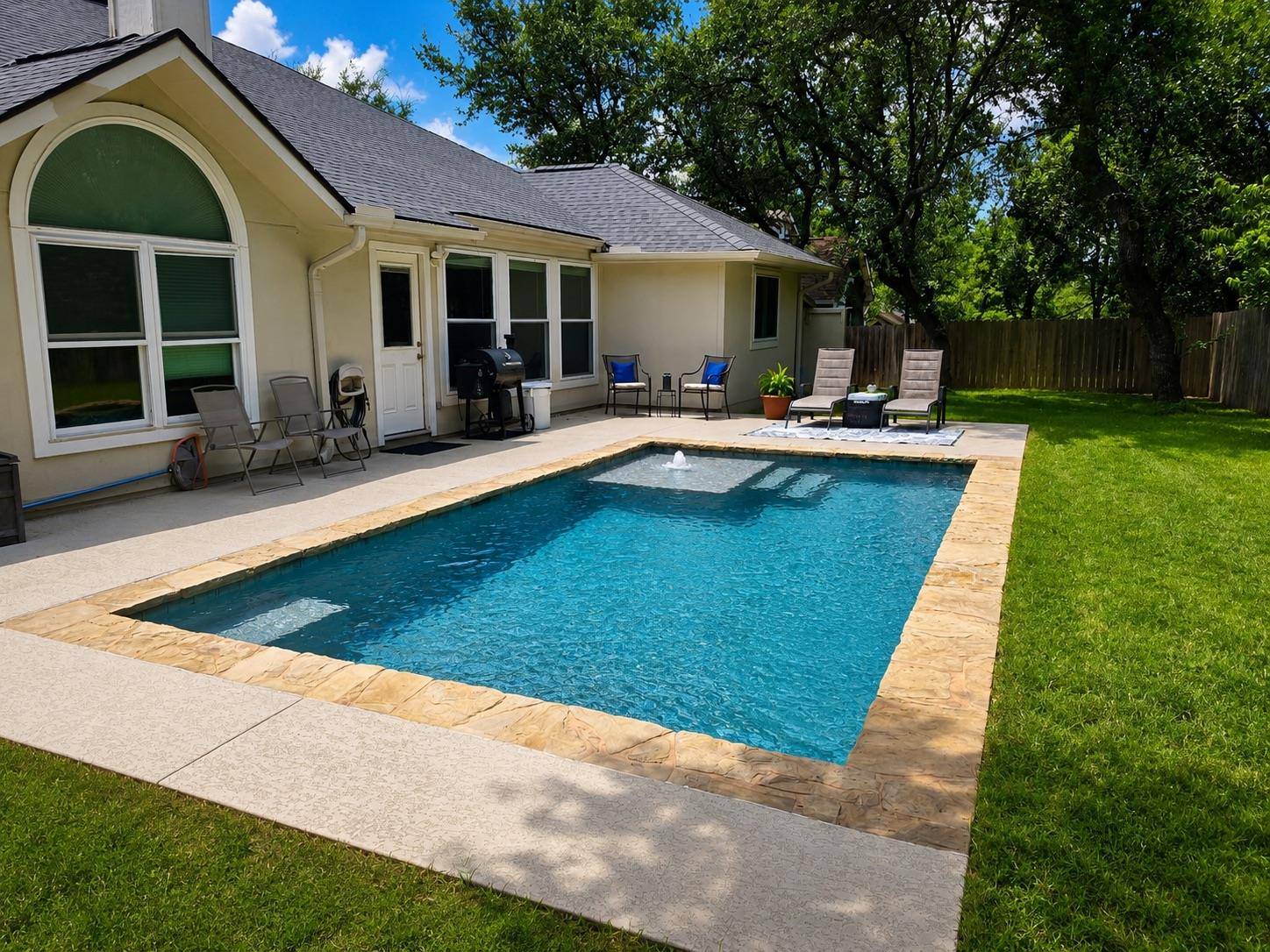1902 Overland DR, Leander, TX 78641