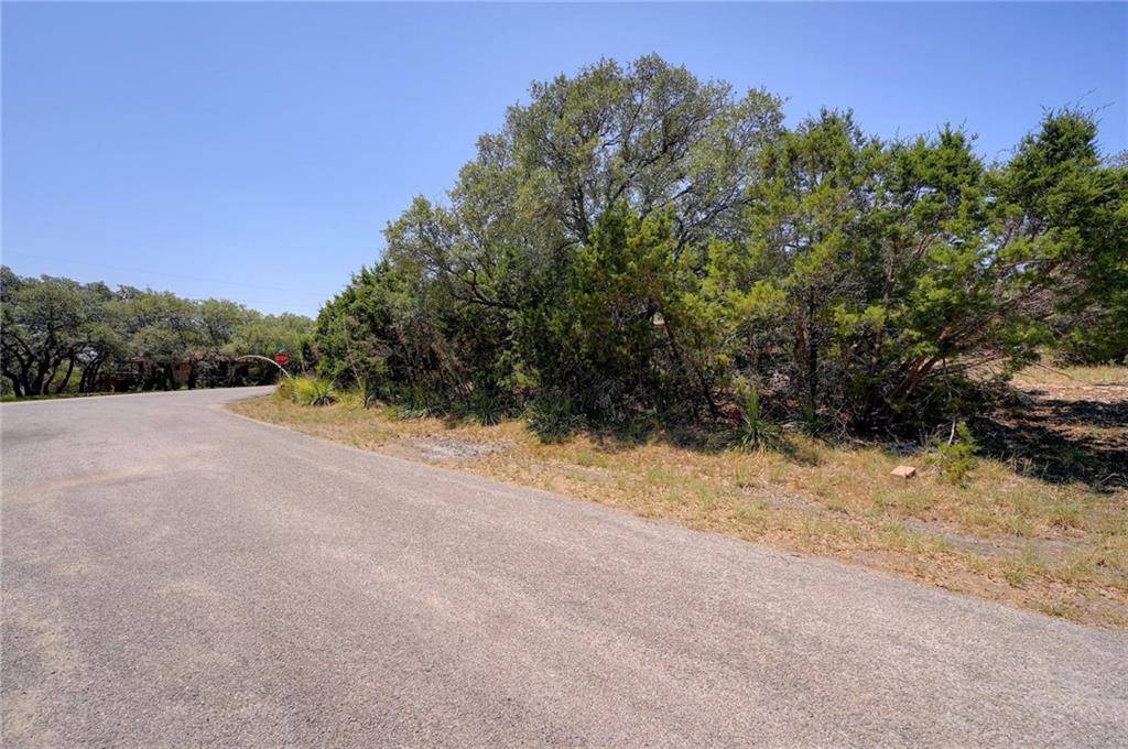 135 Mountainview DR, Canyon Lake, TX 78133