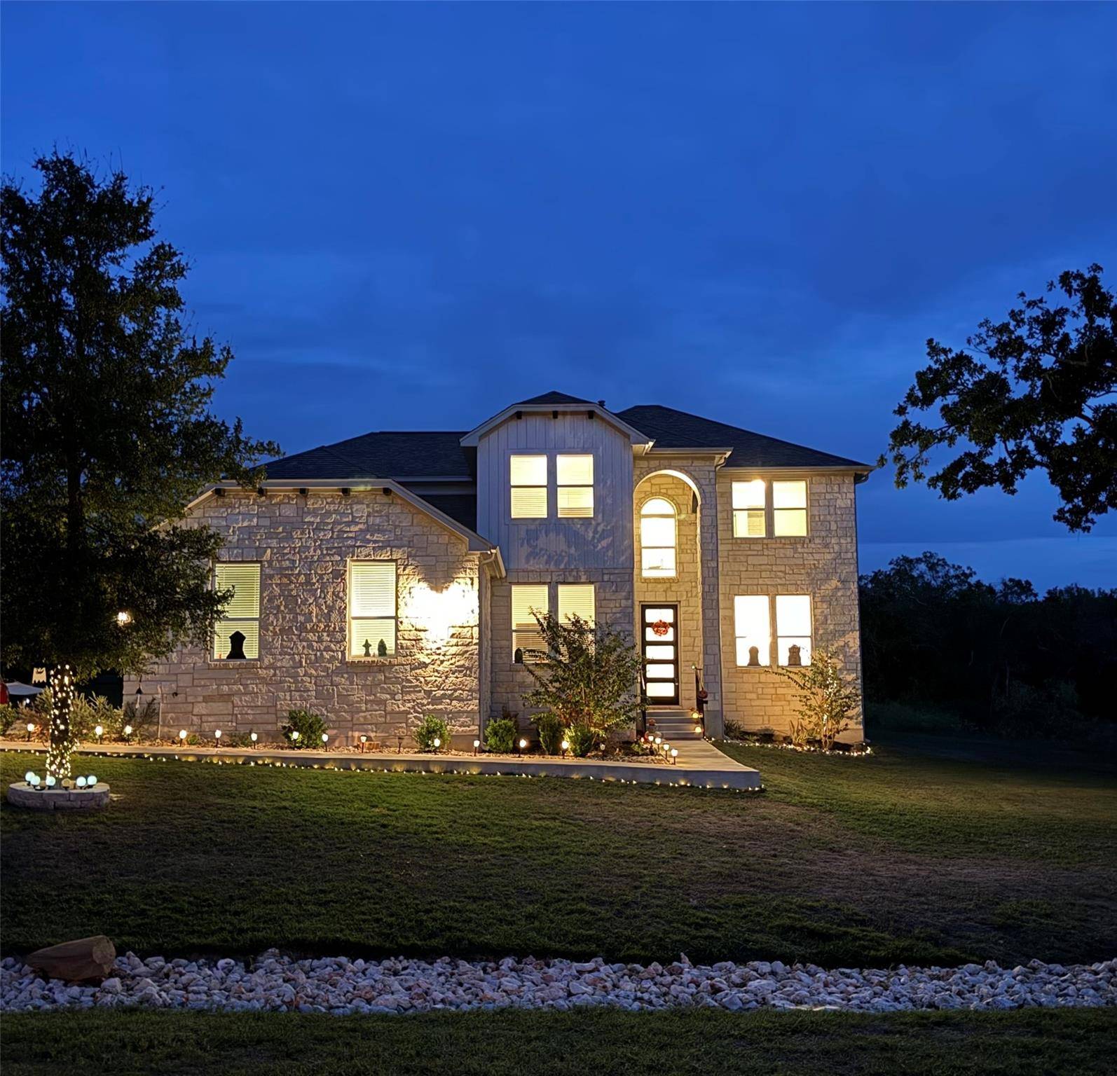 121 Black Talon LN, Cedar Creek, TX 78612