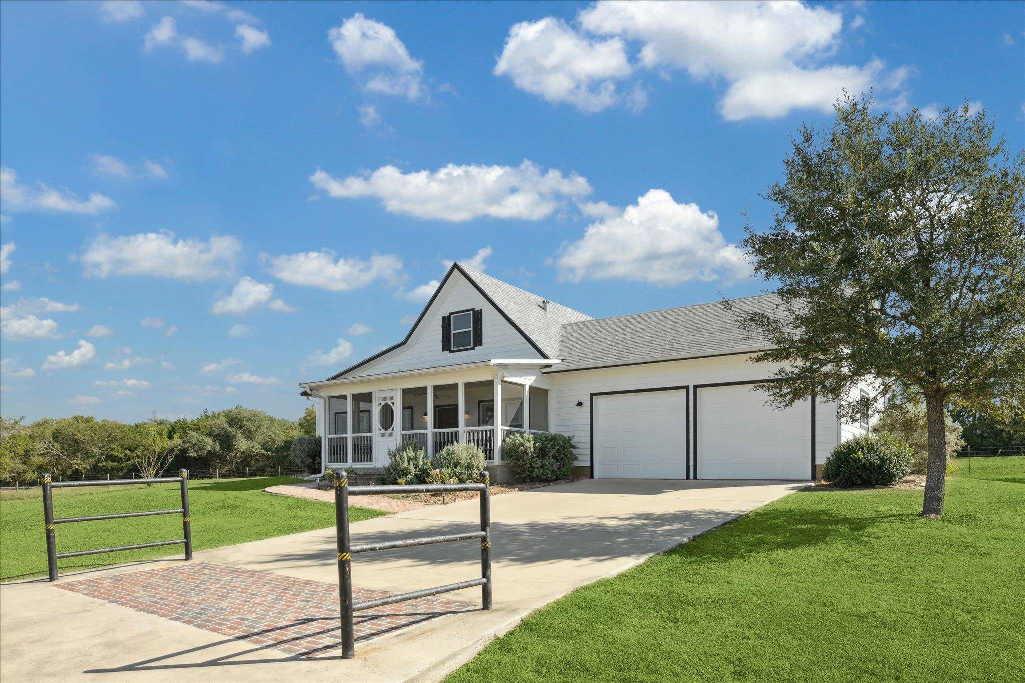 5100 Jaeger RD, Burton, TX 77835