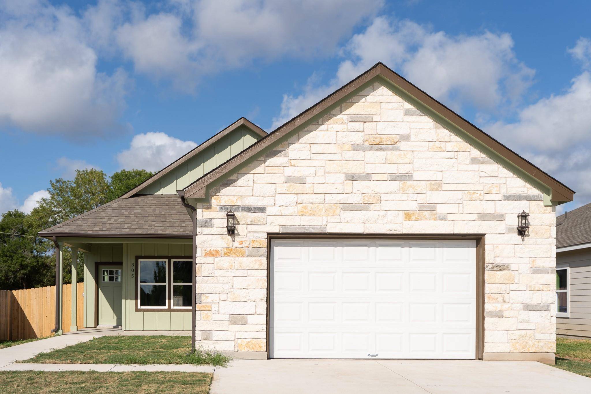 305 String Prairie WAY, Smithville, TX 78957