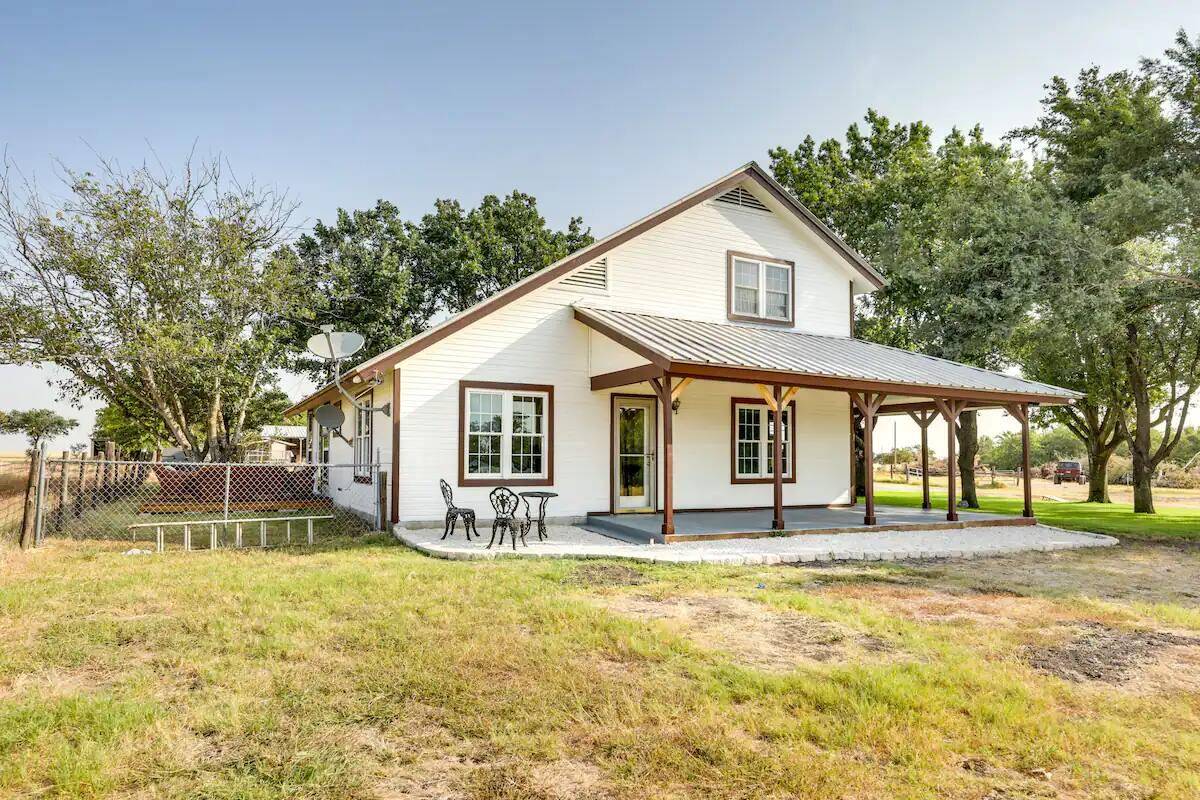 1616 County Road 463, Elgin, TX 78621