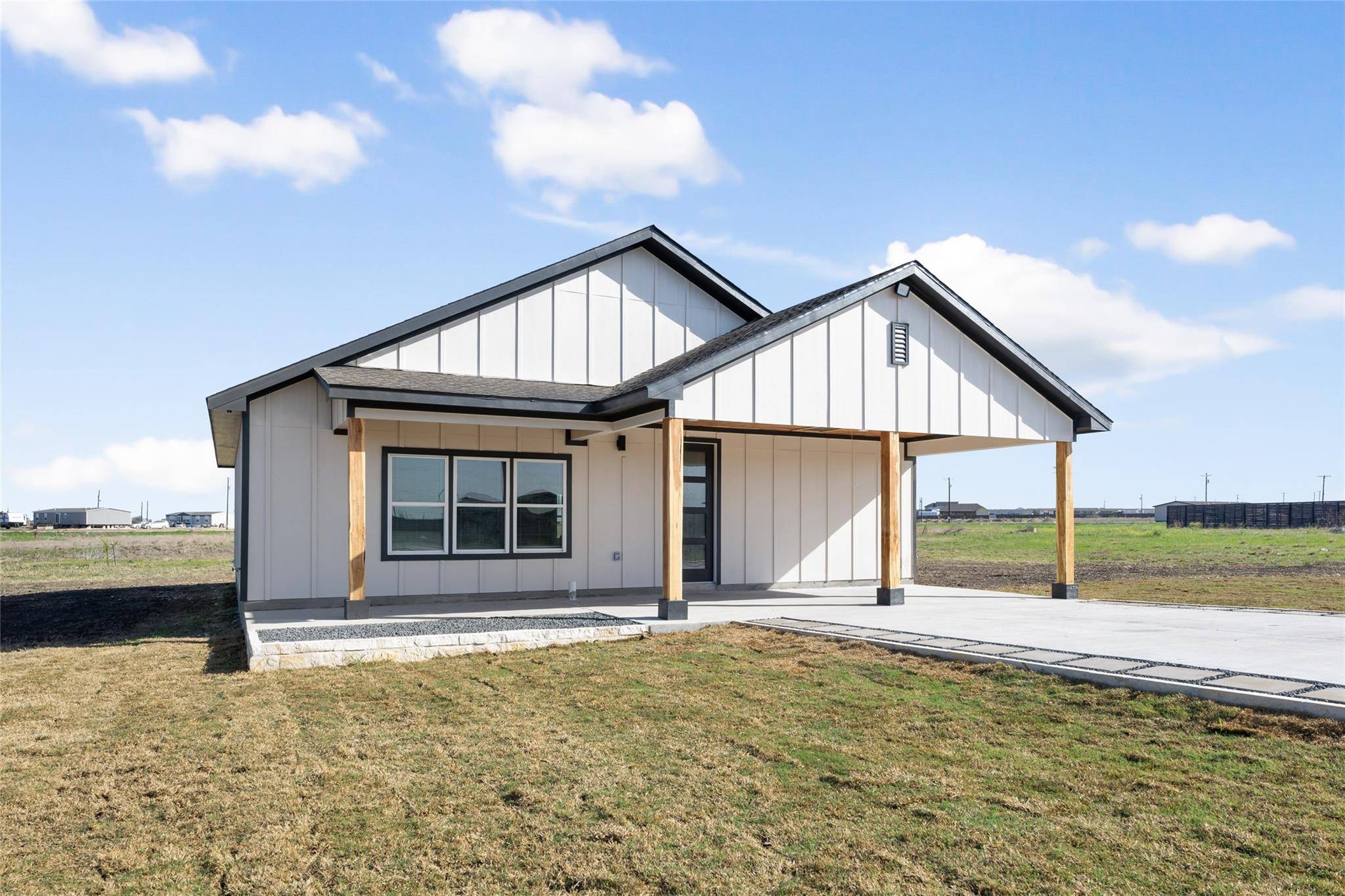 195 Bianca CIR, Del Valle, TX 78617