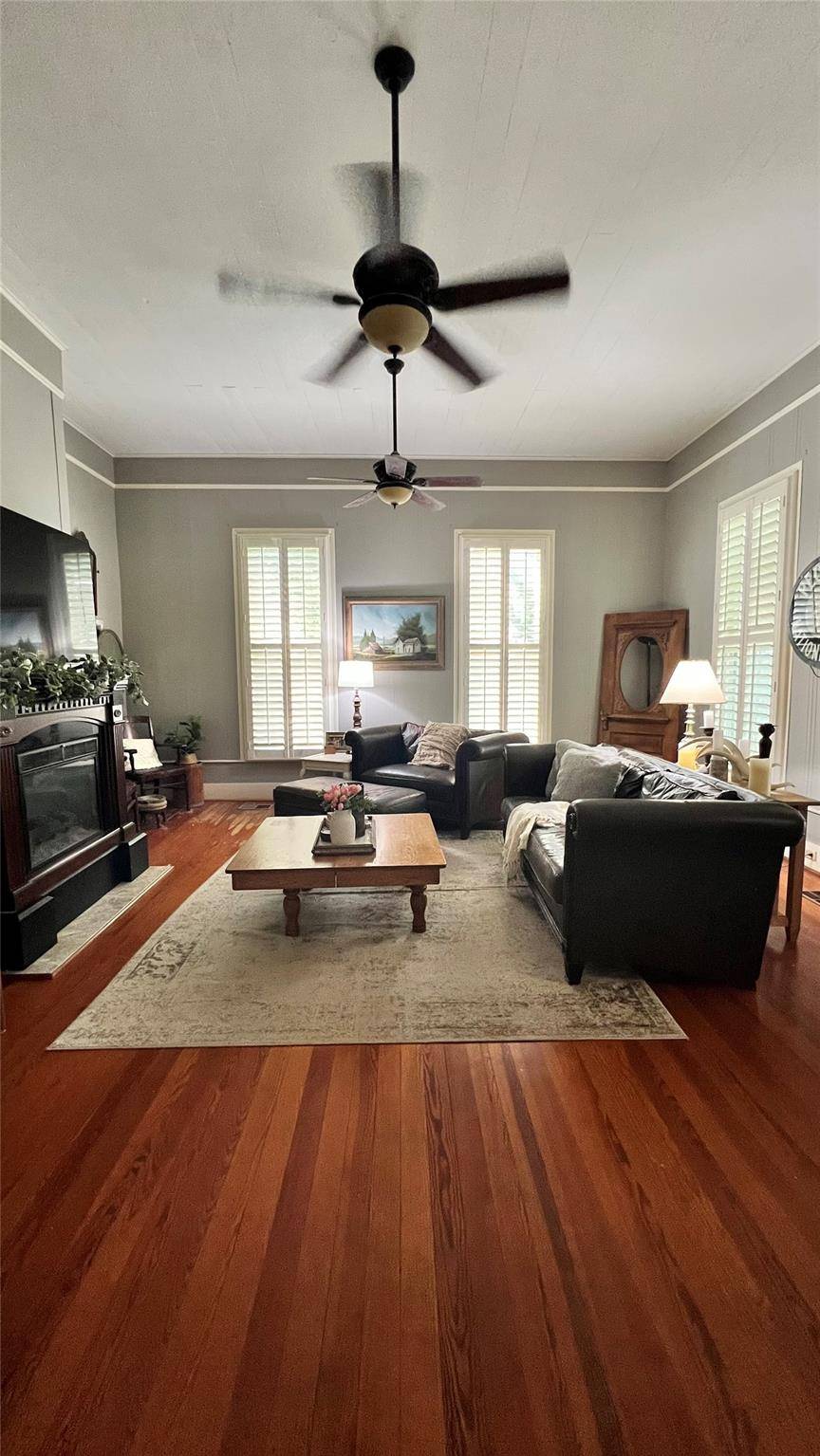 636 Franklin ST S, La Grange, TX 78945